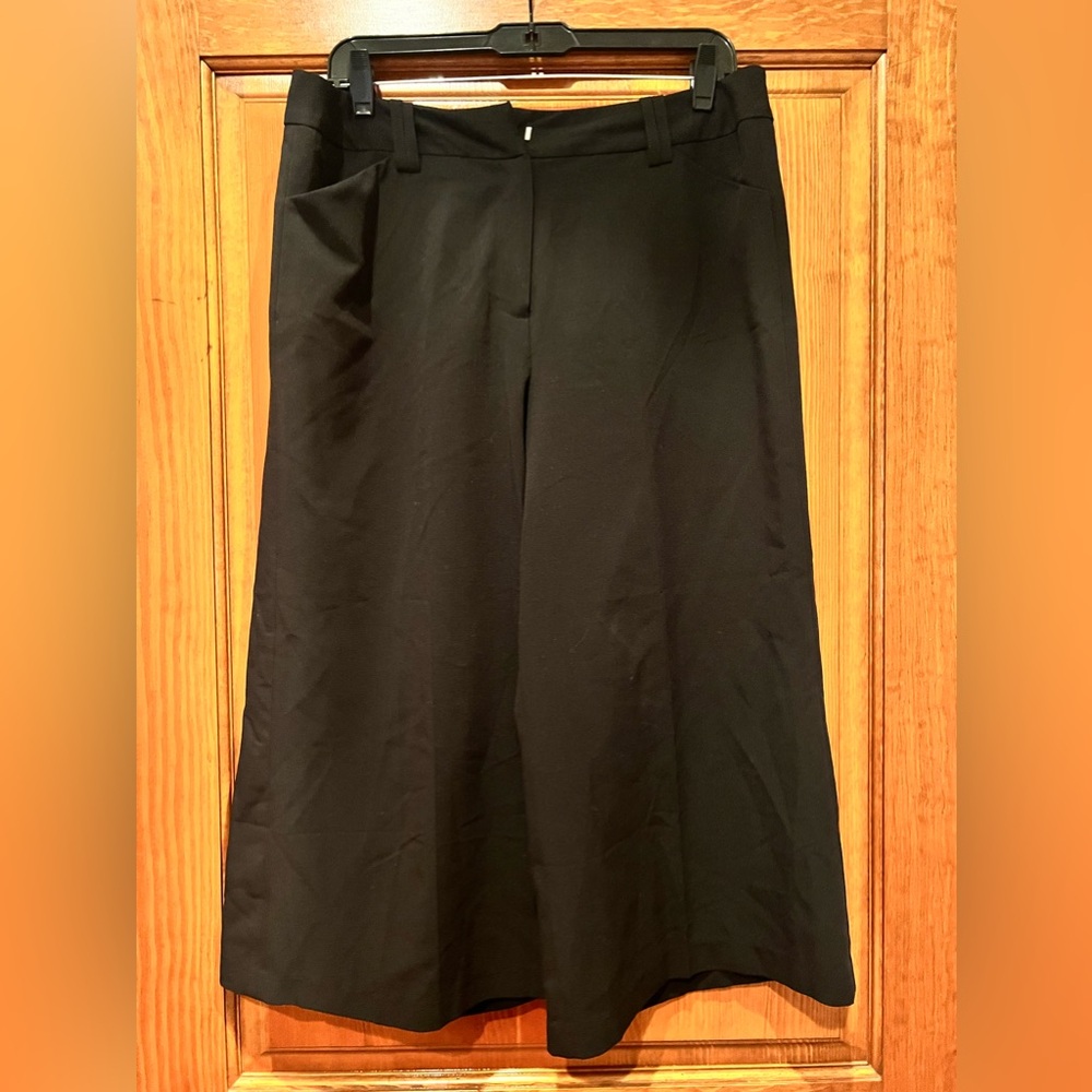 Black capri pants stretch material.